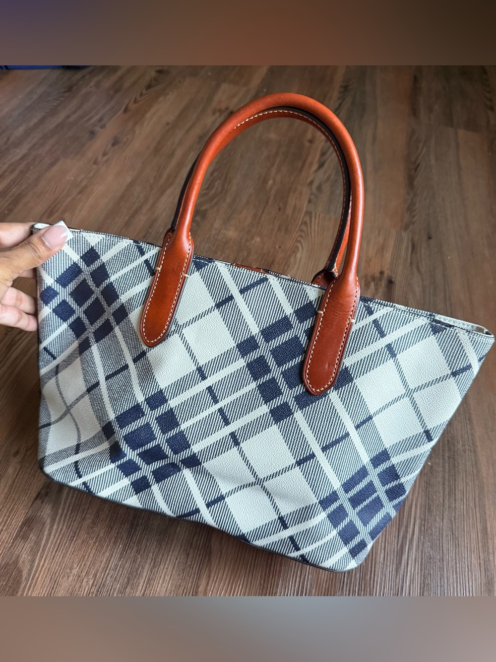 Dooney & Bourke Tote - Picture 2 of 11